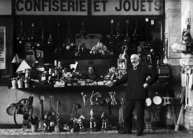 Puesto de juguetes en Montparnasse